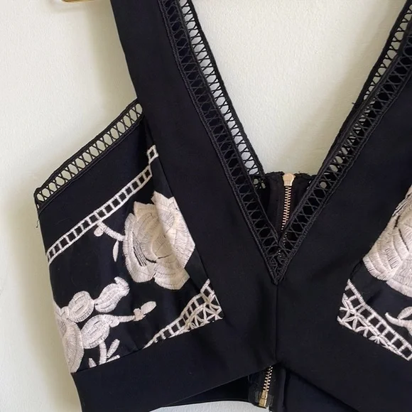 Aijek Andrea Embroidered Cropped Top in Black & White Size Medium - Picture 6 of 11